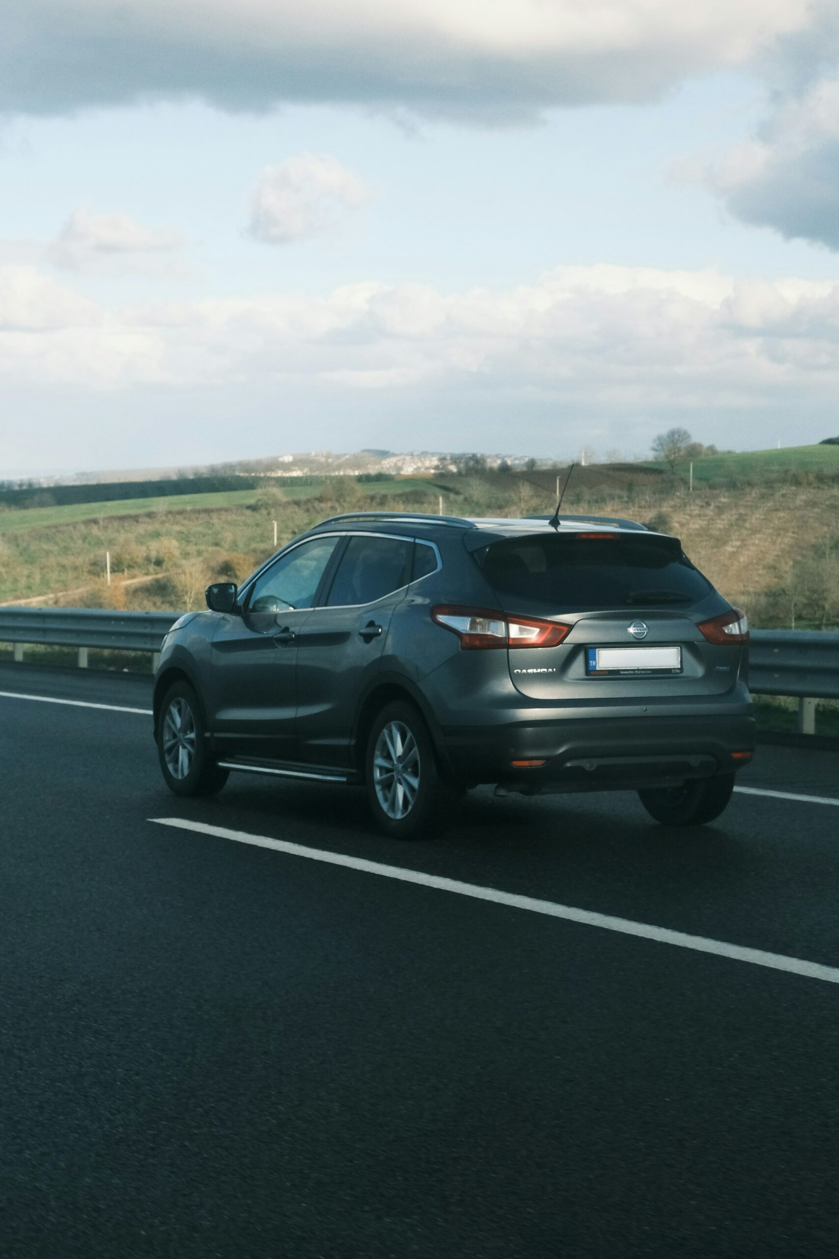 Nissan Qashqai på en landevej.