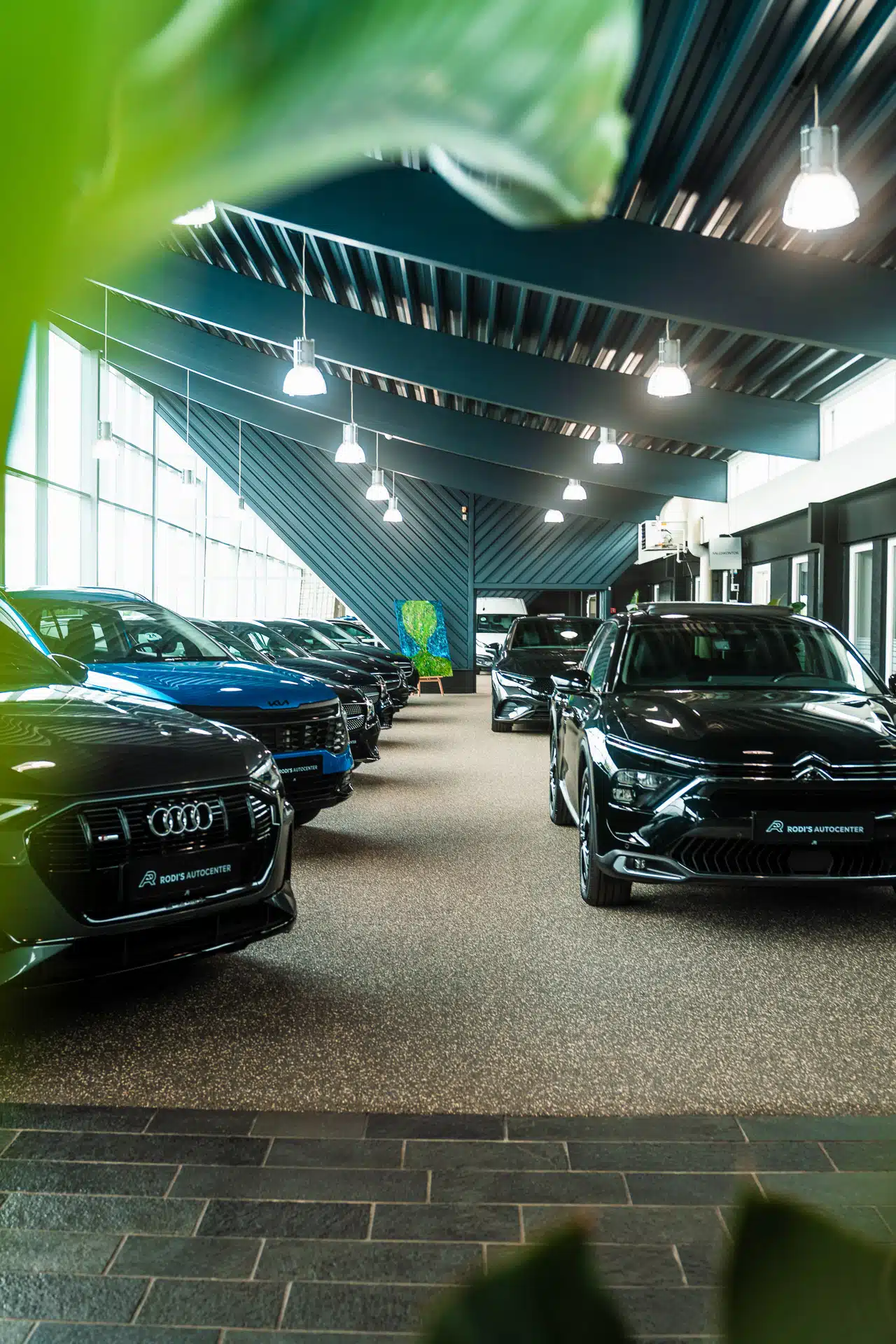 Showroom hos Rodi's Autocenter