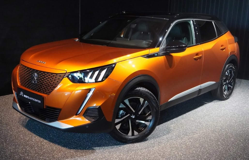Orange Peugeot 2008 hos Rodi’s Autocenter i Næstved