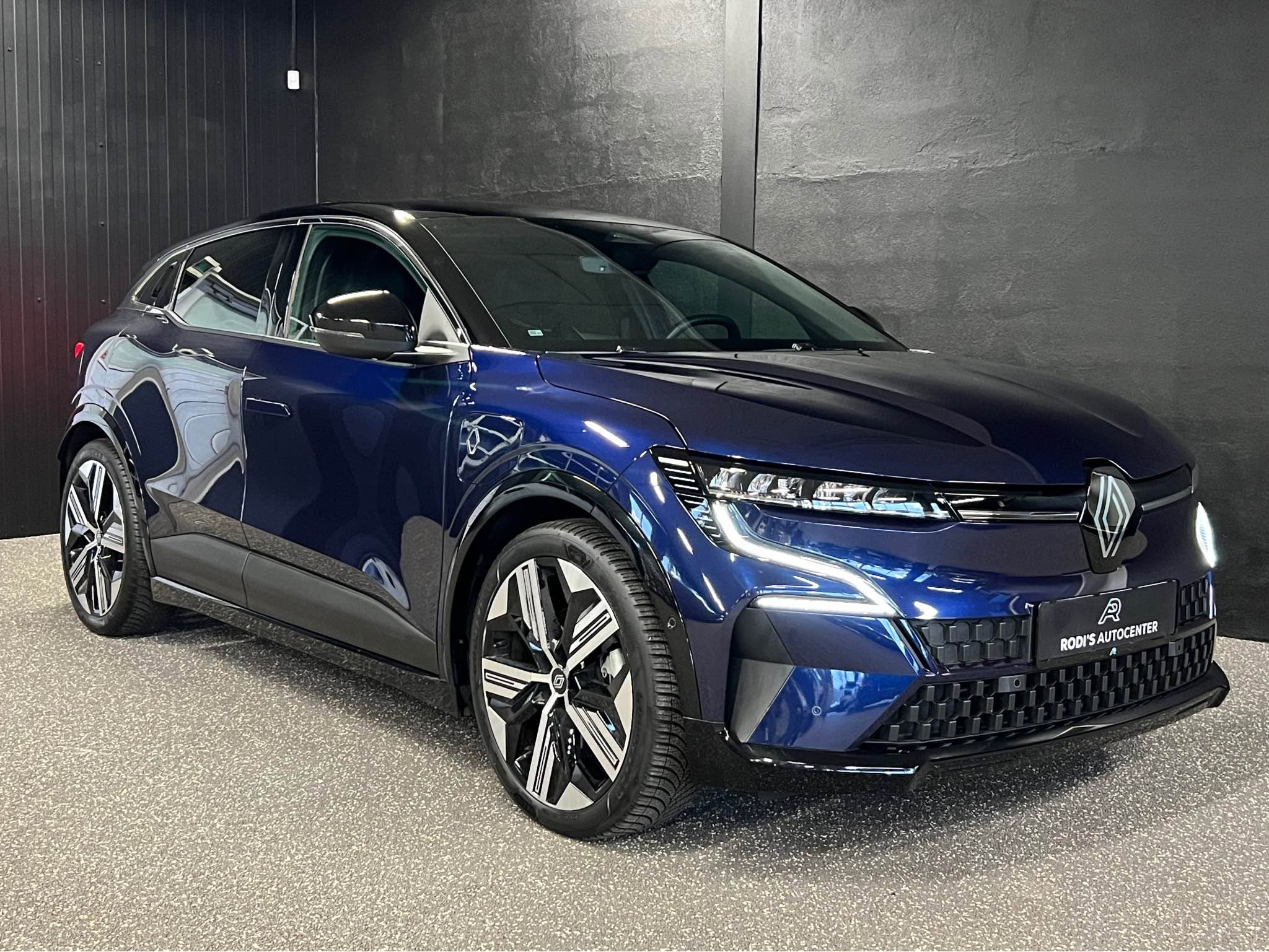 Blå Renault Mégane E-Tech Electric hos Rodi’s Autocenter i Næstved